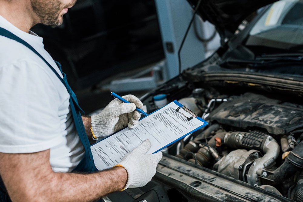 Finding a Spanish-Speaking Auto Body Shop in Westchester for Stress-Free Service